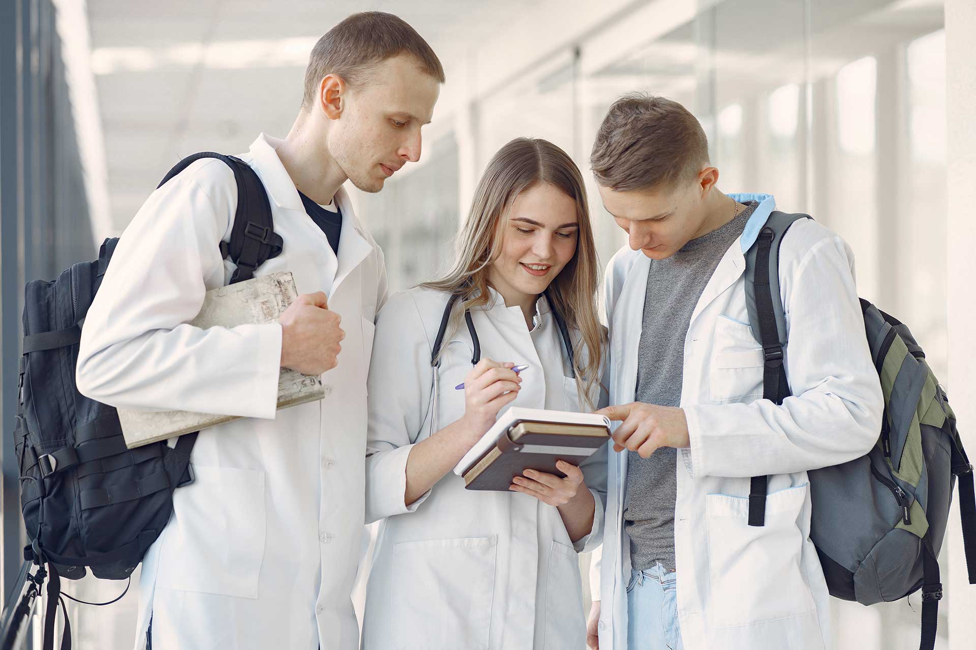 medical-students-are-hallway-talking